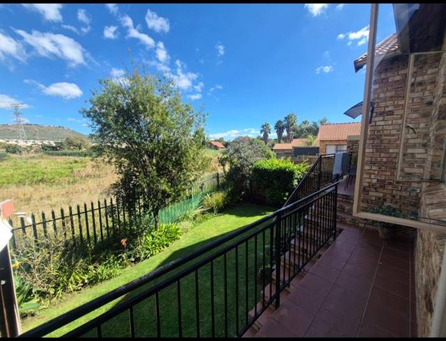 2 BEDROOM TOWNHOUSE FOR SALE IN WILGEHEUWEL